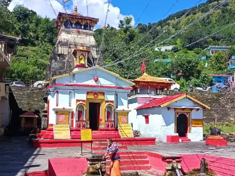 a view of guptkashi temple in guptakashi